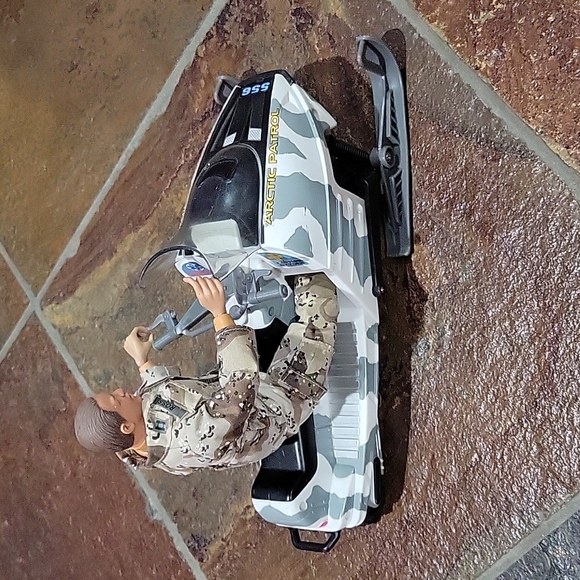 Vintage Lanard Toys Artic Patrol Snowmobile with Formative action figure - Picture 3 of 12